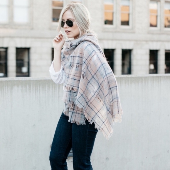 Madewell Camden Plaid Open Weave Scarf Neutral & Light Peach Tones Fringed Scarf - Picture 2 of 7